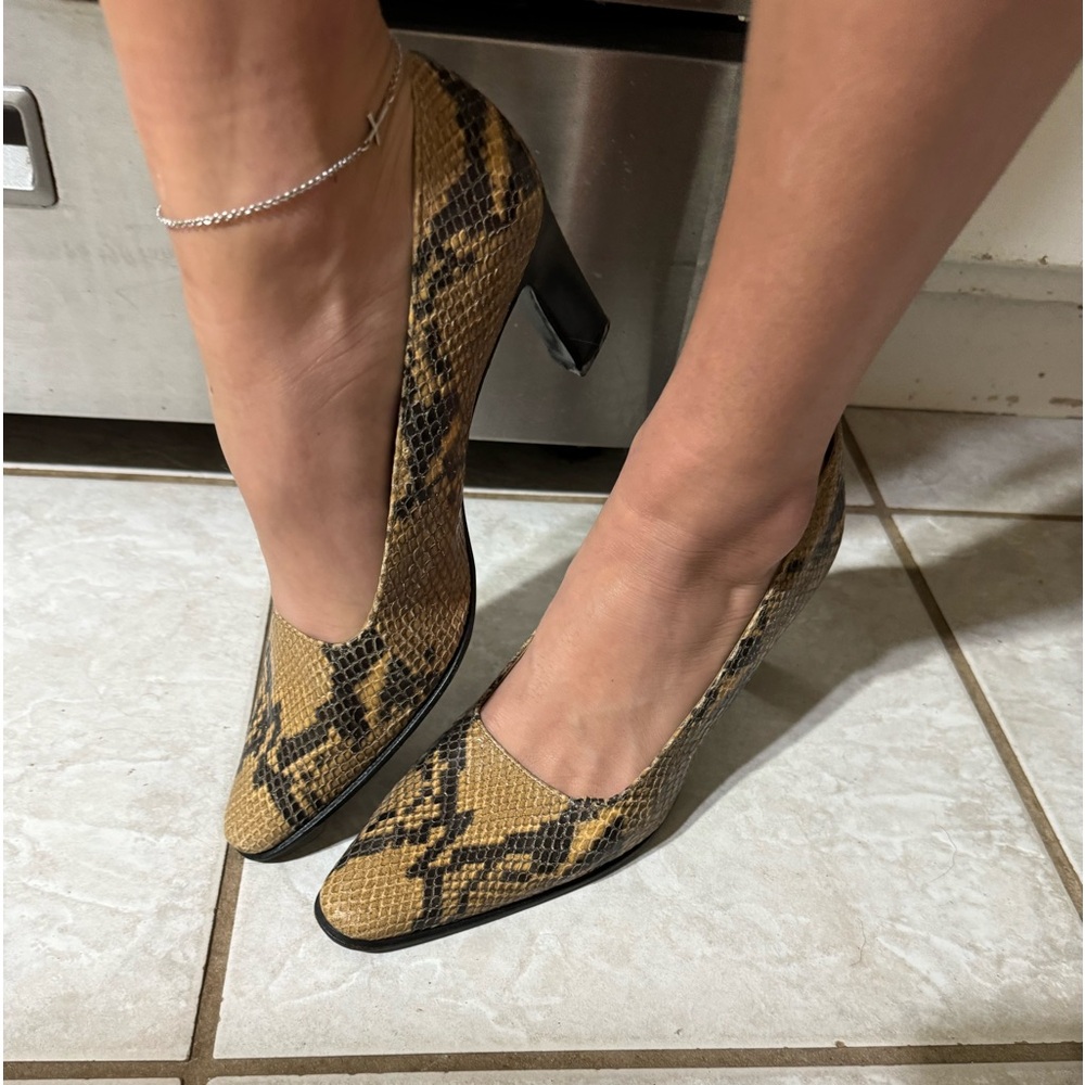Vintage Ralph Lauren heels size 9.5🖤🤎